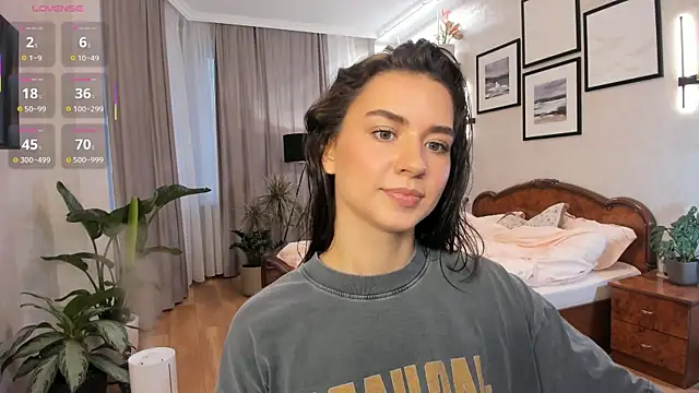 NicoleLuv online show from October 26, 2025, 1:11 pm