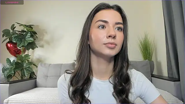 NicoleLuv online show from March 5, 2025, 1:06 pm