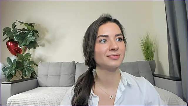 NicoleLuv online show from March 6, 2025, 4:07 pm