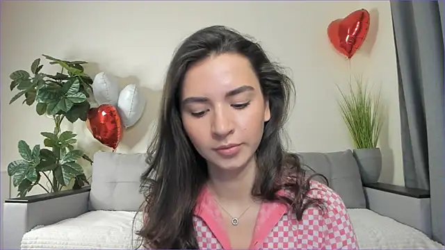 NicoleLuv online show from March 7, 2025, 4:33 pm