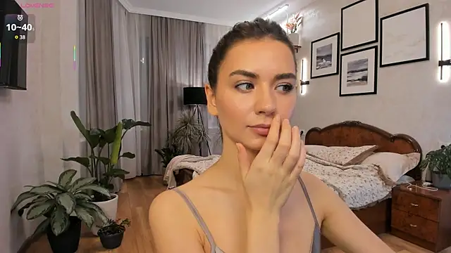 NicoleLuv online show from November 3, 2025, 2:09 pm