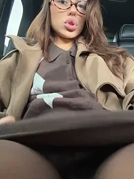 Leila Brooklyn online show from April 26, 2026, 10:23 am