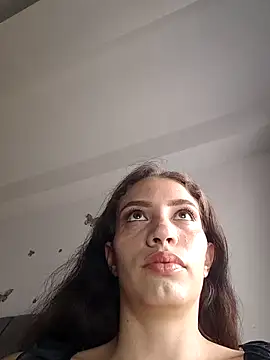 aurelialux online show from September 19, 2025, 9:41 pm