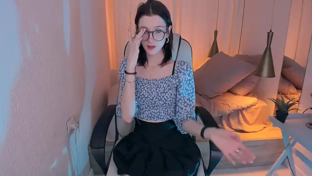 Lil Melanie  online show from December 9, 2024, 10:43 am