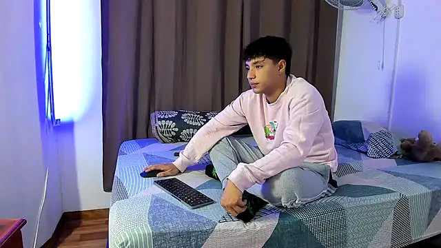 jonmaykolrose online show from March 13, 2025, 4:49 am