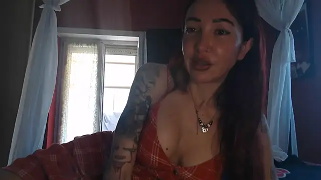 Snapshot of Carolina_red chatting on July 25, 2026, 10:32 am Carolina red online show from July 25, 2026, 10:32 am