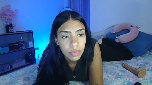 -Naomyy- online show from September 24, 2025, 12:18 am