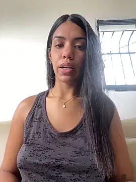 -Naomyy- online show from March 13, 2025, 5:39 pm