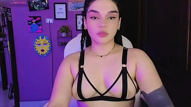 Veronica 111 online show from September 22, 2025, 4:40 am