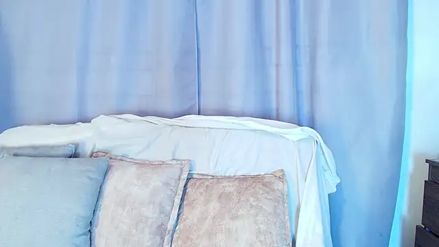 adara johnson   online show from November 1, 2025, 11:48 am