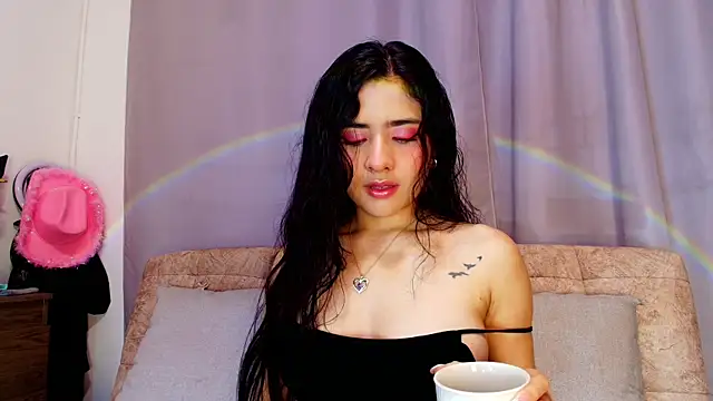 adara johnson   online show from October 20, 2025, 11:44 am