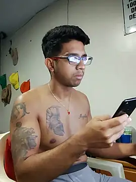 Snapshot of FitGeorge chatting on November 9, 2025, 5:11 am FitGeorge online show from November 9, 2025, 5:11 am