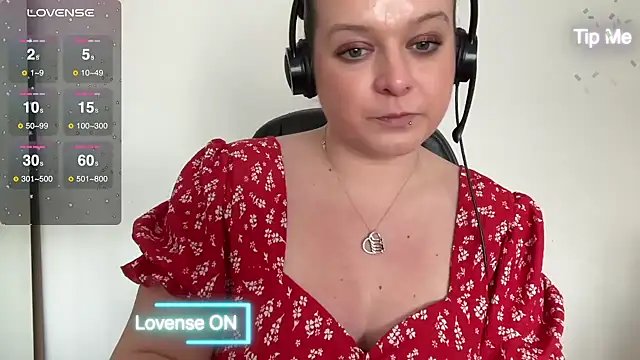 Snapshot of NaughtyWifeUK chatting on February 18, 2025, 2:59 pm NaughtyWifeUK online show from February 18, 2025, 2:59 pm