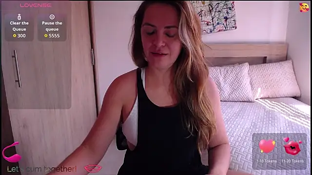 ParisW online show from December 18, 2025, 4:55 pm