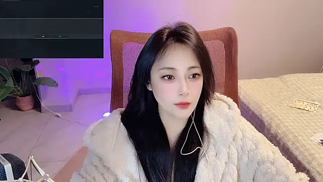 Daisy-77 online show from April 28, 2026, 1:37 pm