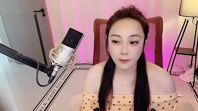Daisy-77 online show from August 7, 2026, 1:39 pm