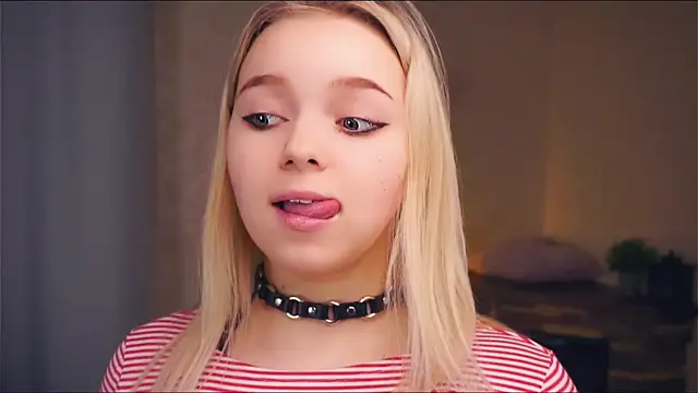 ZaraCreedon online show from March 22, 2025, 11:31 pm