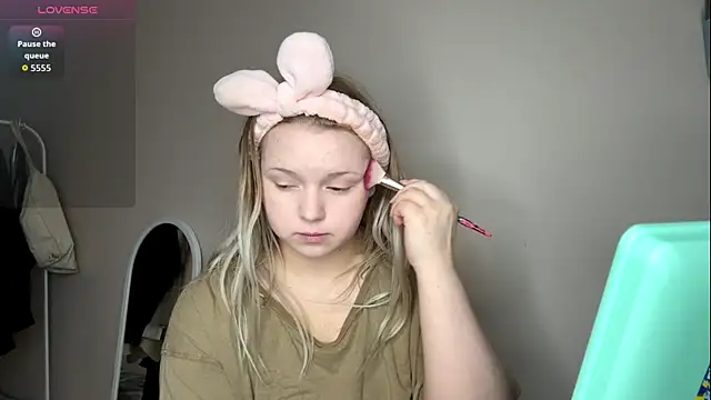 ZaraCreedon online show from March 27, 2026, 5:27 am