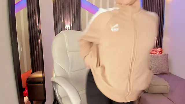 emily layton online show from September 26, 2025, 2:24 pm