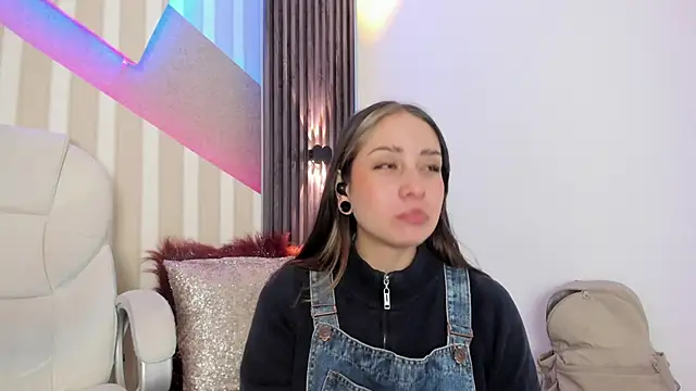 emily layton online show from September 30, 2025, 2:34 pm