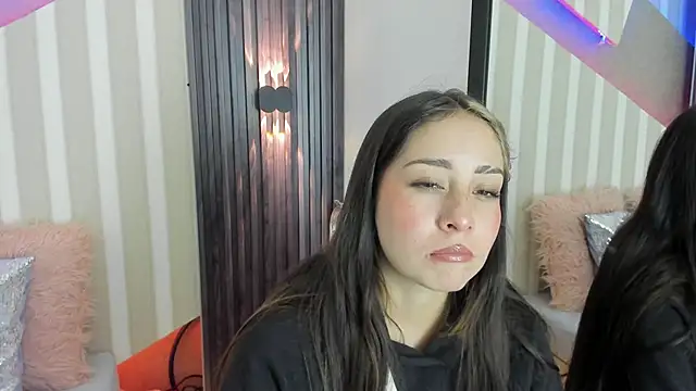 emily layton online show from October 19, 2025, 4:32 pm