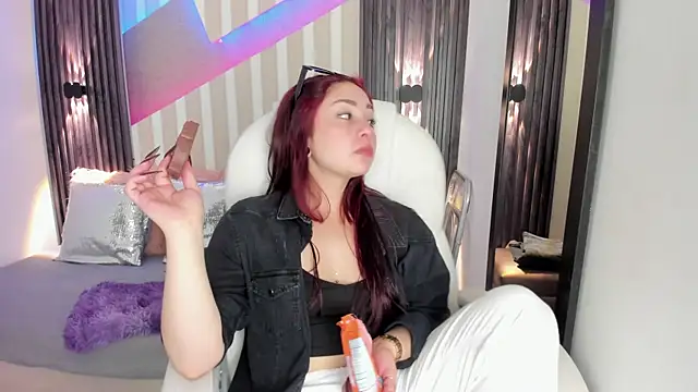 emily layton online show from November 7, 2025, 2:43 pm