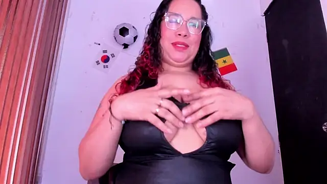 Snapshot of alondrabigtits chatting on July 3, 2026, 12:11 pm alondrabigtits online show from July 3, 2026, 12:11 pm
