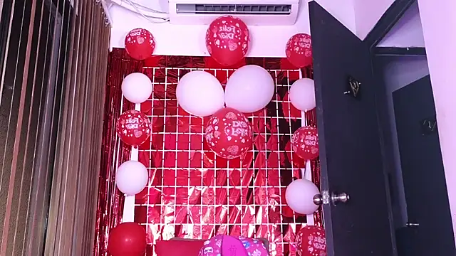 Snapshot of alondrabigtits chatting on February 14, 2026, 11:43 am alondrabigtits online show from February 14, 2026, 11:43 am