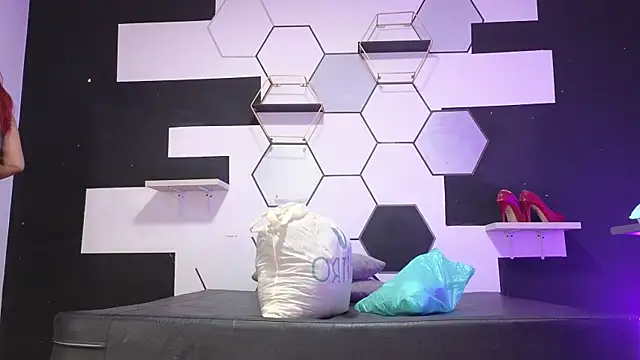 alondrabigtits online show from September 11, 2025, 12:05 pm