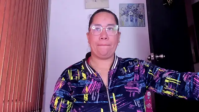 Snapshot of alondrabigtits chatting on February 18, 2026, 12:23 pm alondrabigtits online show from February 18, 2026, 12:23 pm