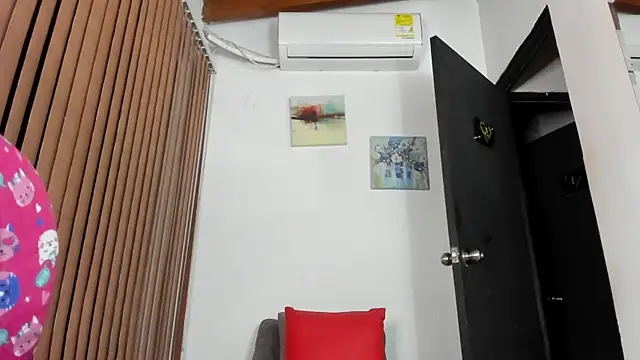 Snapshot of alondrabigtits chatting on March 18, 2026, 9:34 am alondrabigtits online show from March 18, 2026, 9:34 am