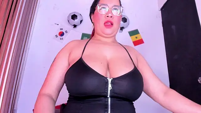 Snapshot of alondrabigtits chatting on June 29, 2026, 12:05 pm alondrabigtits online show from June 29, 2026, 12:05 pm