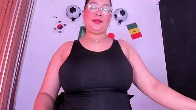 Snapshot of alondrabigtits chatting on June 27, 2026, 12:22 pm alondrabigtits online show from June 27, 2026, 12:22 pm