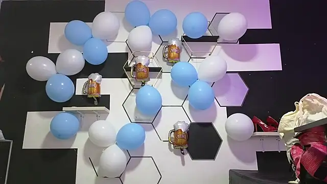 alondrabigtits online show from September 27, 2025, 11:49 am