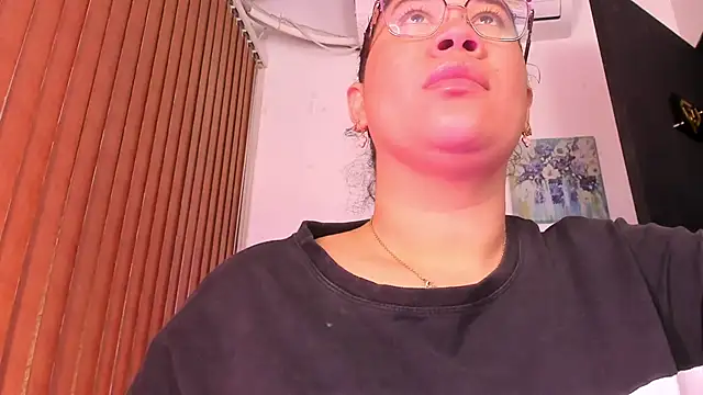 Snapshot of alondrabigtits chatting on February 25, 2026, 12:38 pm alondrabigtits online show from February 25, 2026, 12:38 pm