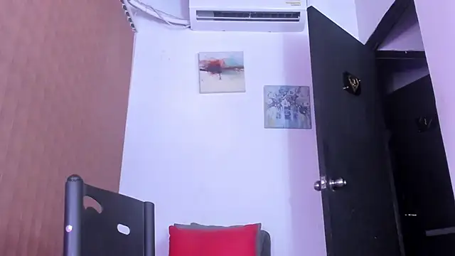 Snapshot of alondrabigtits chatting on March 12, 2026, 8:40 am alondrabigtits online show from March 12, 2026, 8:40 am