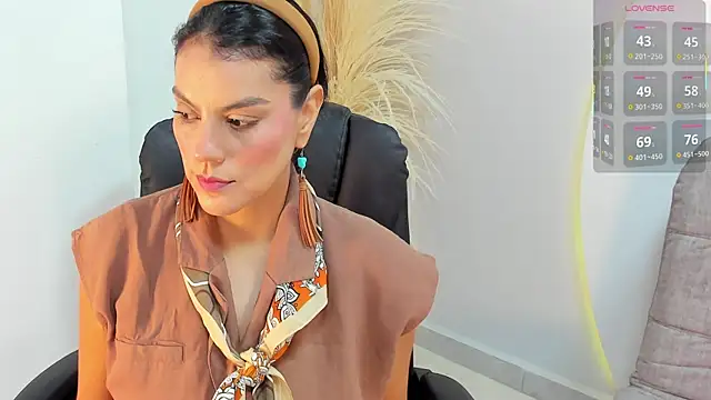 Ada Monroe10 online show from October 21, 2025, 1:32 pm