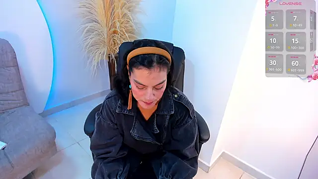 Ada Monroe10 online show from September 19, 2025, 1:26 pm