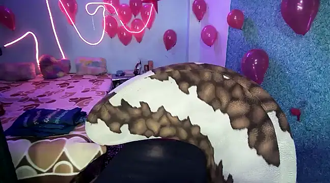 Snapshot of expression_queen chatting on February 15, 2025, 2:44 pm expression queen online show from February 15, 2025, 2:44 pm