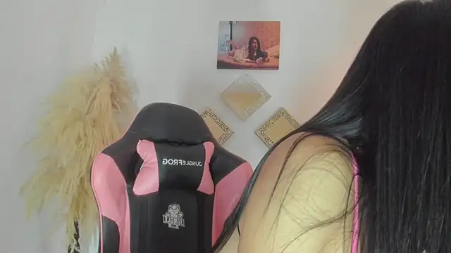 kattadoll online show from March 18, 2026, 1:35 pm