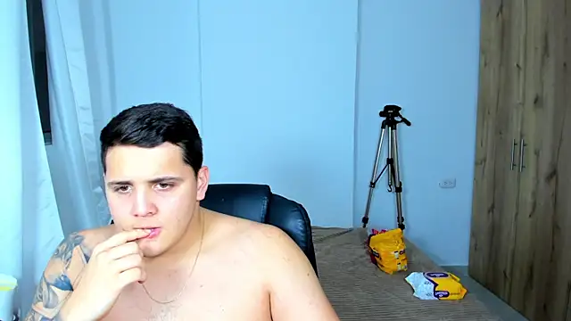 Snapshot of jhonstark09 chatting on January 15, 2025, 8:05 pm jhonstark09 online show from January 15, 2025, 8:05 pm