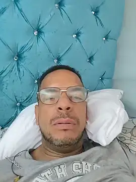latinmartin73 online show from June 21, 2026, 7:52 pm