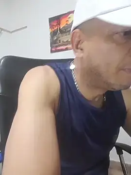 latinmartin73 online show from November 18, 2025, 8:01 pm