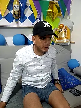 latinmartin73 online show from October 1, 2025, 11:52 pm