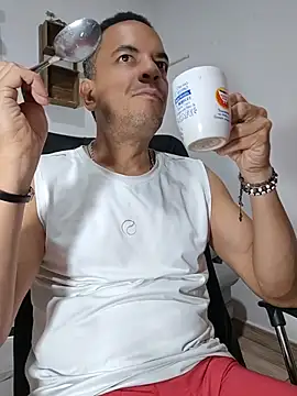 latinmartin73 online show from June 13, 2026, 2:53 am