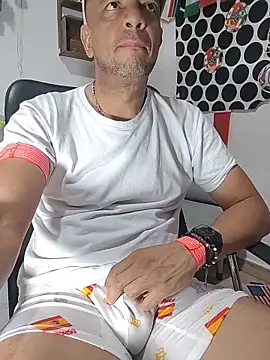 latinmartin73 online show from June 17, 2026, 12:54 am