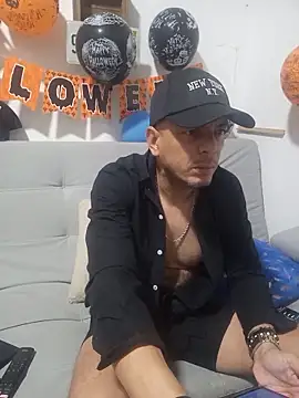 latinmartin73 online show from October 28, 2025, 11:47 pm