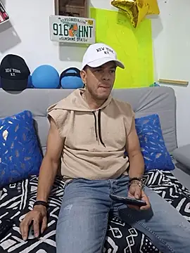 latinmartin73 online show from October 9, 2025, 11:49 pm