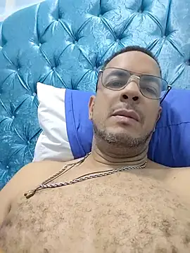 latinmartin73 online show from June 19, 2026, 3:34 am