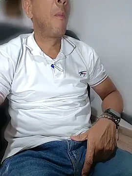 latinmartin73 online show from May 8, 2026, 11:41 pm